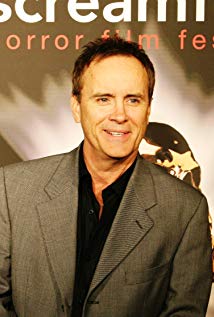 How tall is Jeffrey Combs?